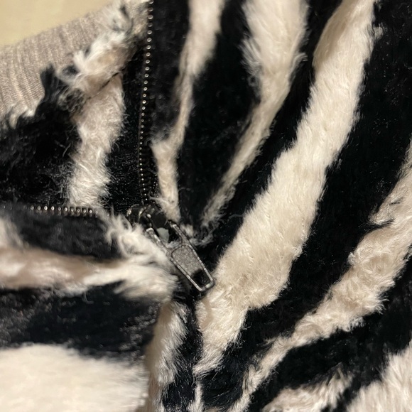 One of a kind designer skirt from PARIS. Fits M+hips. Zebra pattern with style! - Picture 11 of 16